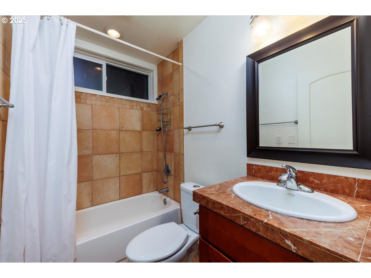 100 Kerr Parkway, Unit 34 Lake Oswego, OR 97035 - Photo 24 of 35 a bathroom with a sink a toilet and shower