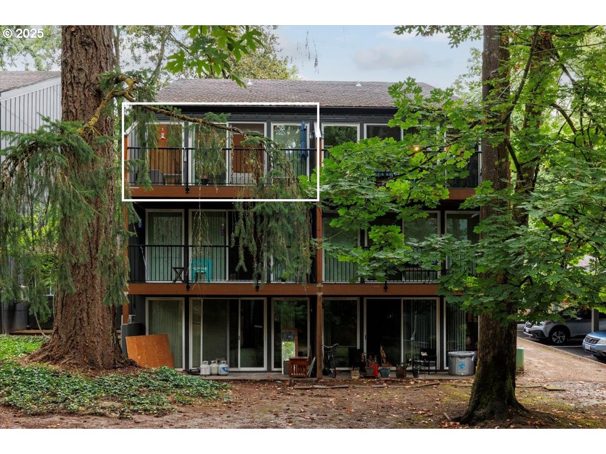100 Kerr Parkway, Unit 34 Lake Oswego, OR 97035 - Photo 25 of 35 front view of house with a tree