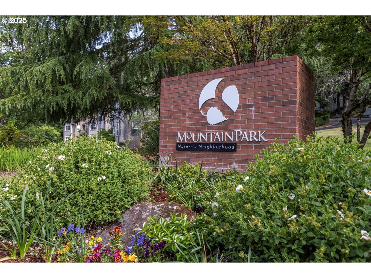 100 Kerr Parkway, Unit 34 Lake Oswego, OR 97035 - Photo 30 of 35 a sign on the side of a building