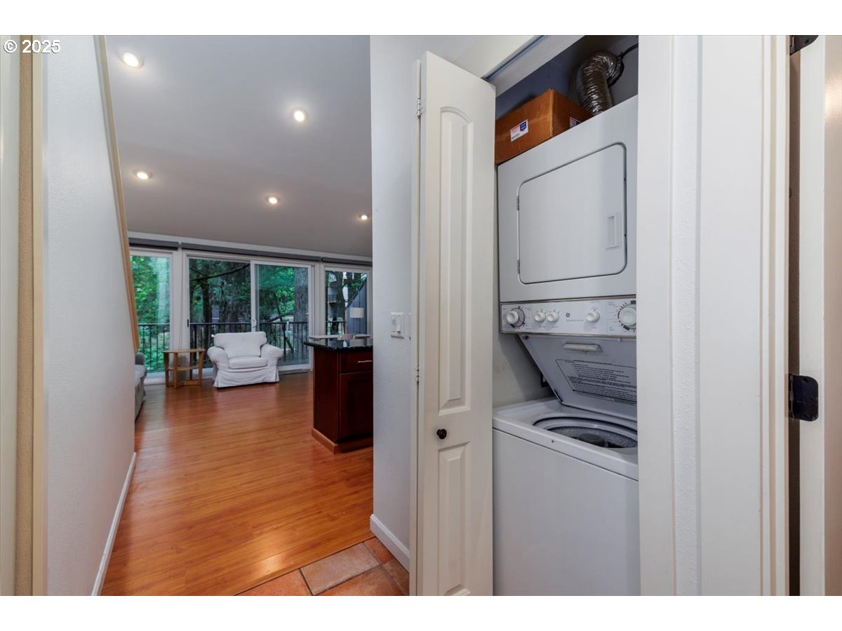 100 Kerr Parkway, Unit 34 Lake Oswego, OR 97035 - Photo 5 of 35 a view of a living room and hardwood floor
