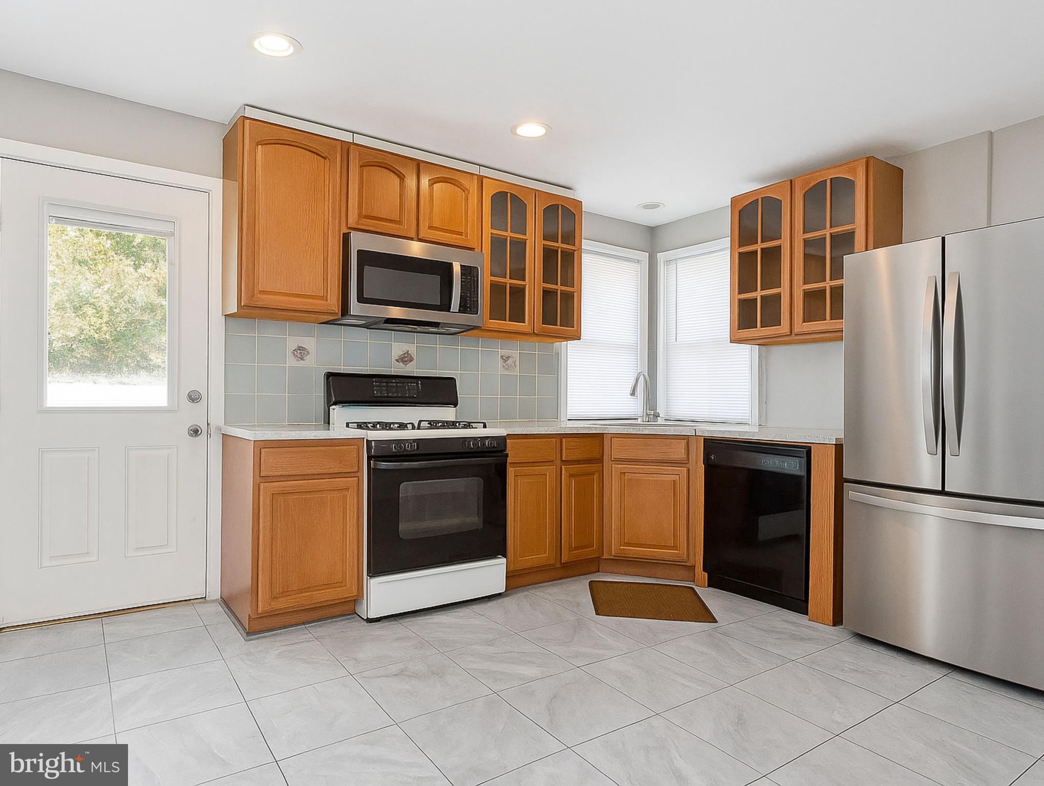 7314 Powhatan Street Lanham, MD 20706 - Photo 3 of 19