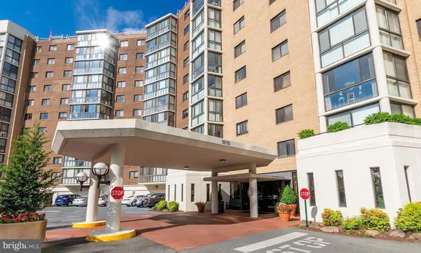 $335,000 | 15115 Interlachen Drive, Unit 3521, Silver Spring, MD 20906