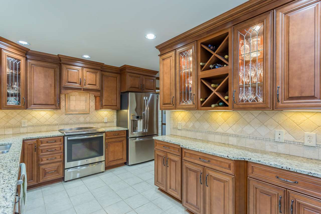 Granite and Custom Cabinets in Kitchen