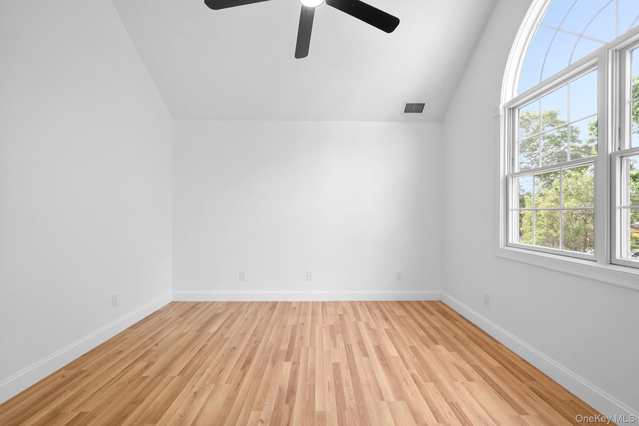 40 Muncey Road Bay Shore, NY 11706 - Photo 28 of 39