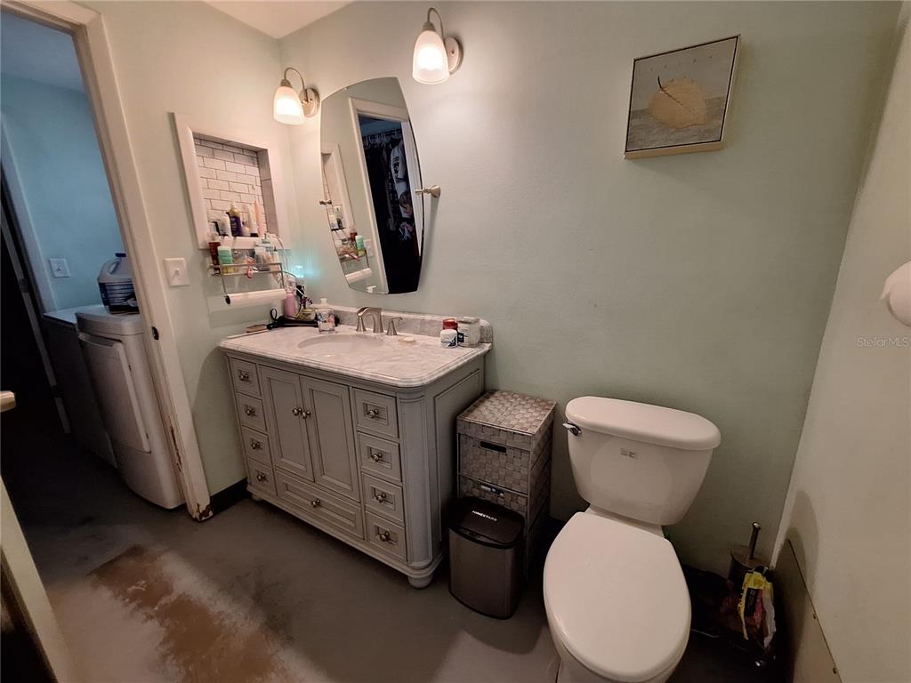 9415 Indale Drive New Port Richey, FL 34654 - Photo 82 of 93 a bathroom with a toilet sink and mirror