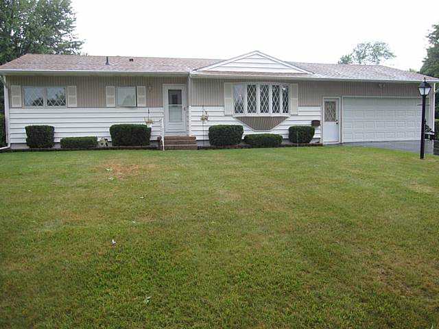 8 Queensway Road Henrietta, NY 14623 - Photo 1 of 1 Exterior Front Welcome to 8 Queensway Road
