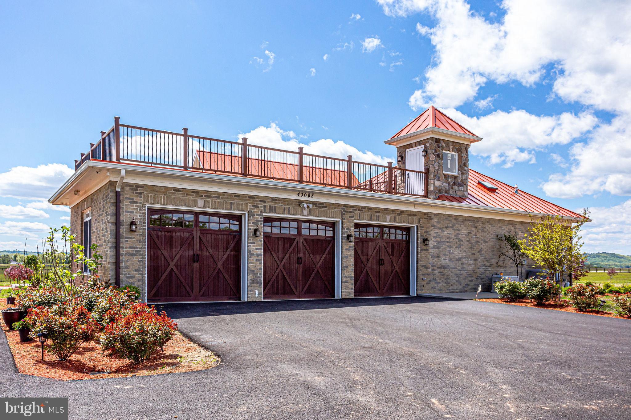 43093 Lucketts Road Leesburg, VA 20176 - Photo 54 of 80 Exterior Garage
