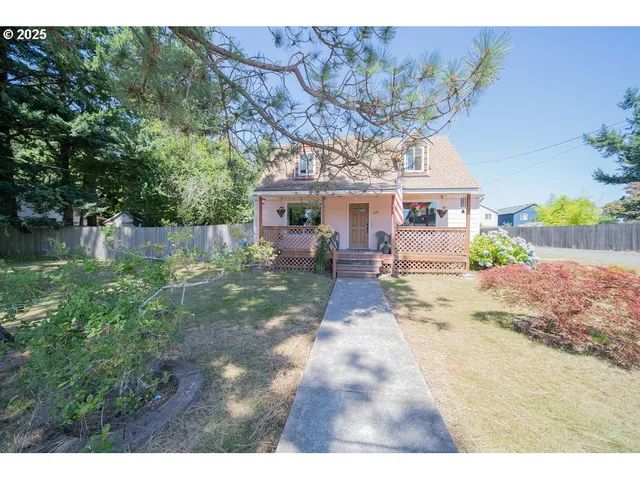 a view of a backyard of the house