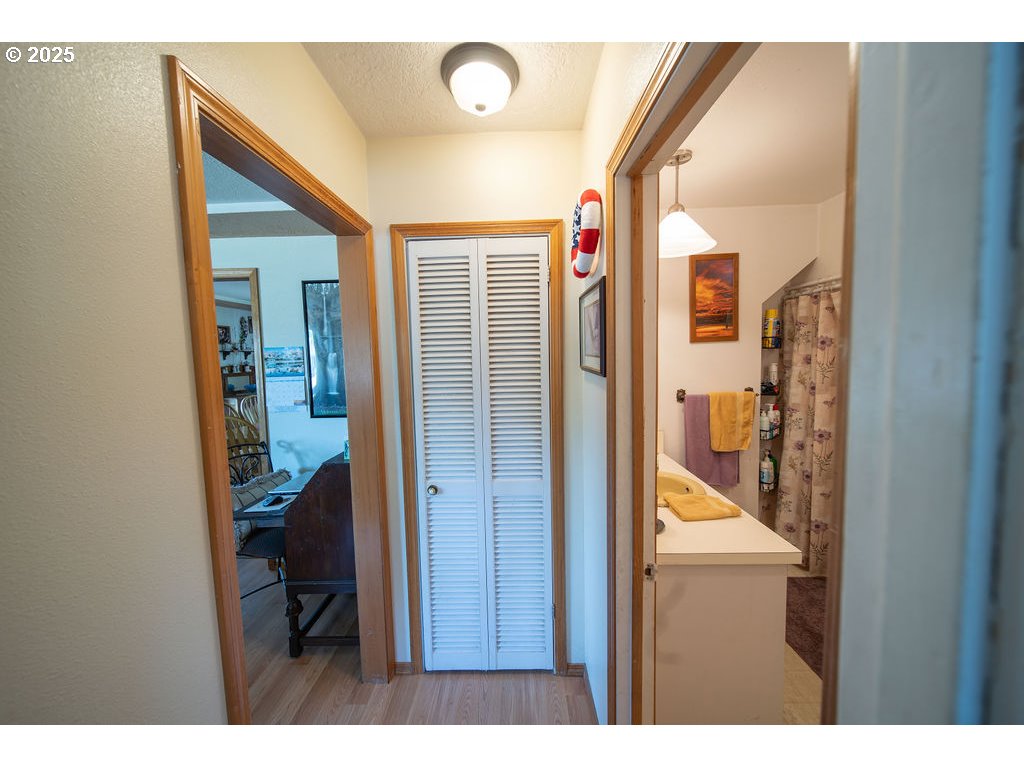 3689 Southeast 14th Street Gresham, OR 97080 - Photo 10 of 35 a view of a hallway