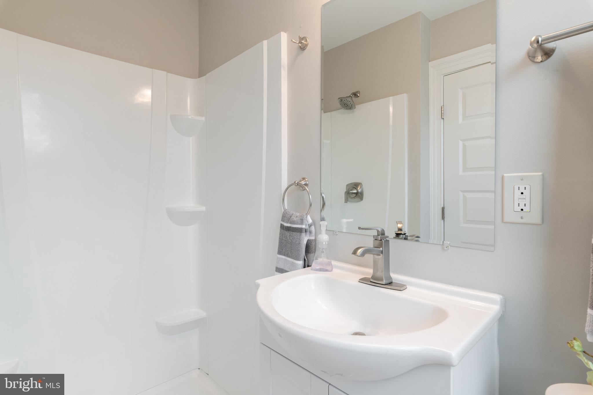 2407 Naylor Road Southeast Washington, DC 20020 - Photo 11 of 37 Main level full bath off of home office space