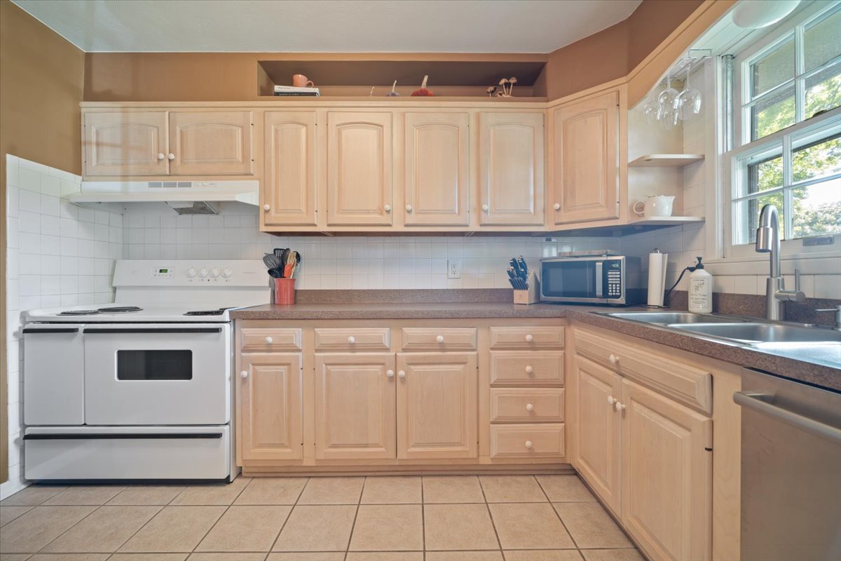 903 Beech Street Normal, IL 61761 - Photo 9 of 34 Gallery Image 9