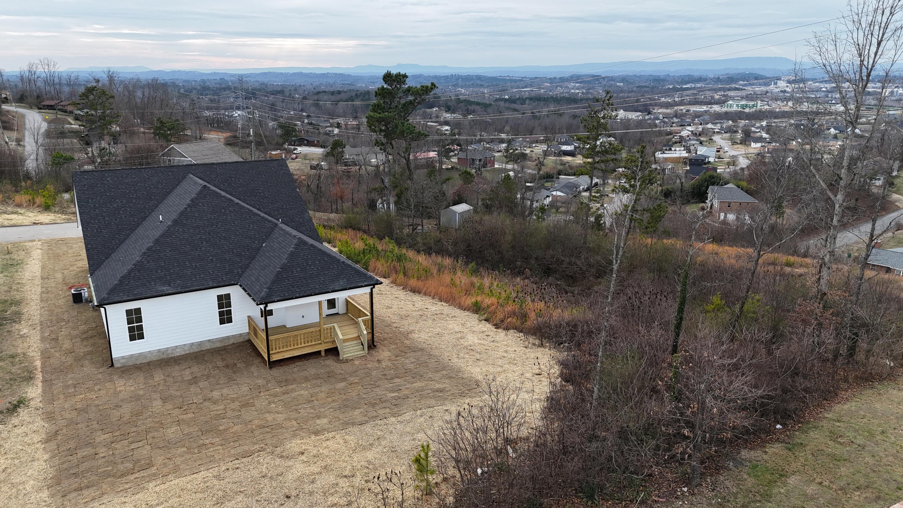 2349 Jennifer Drive Chattanooga, TN 37421 - Photo 2 of 24 60BCF890-14FE-4E62-9C31-5D9F5527B659