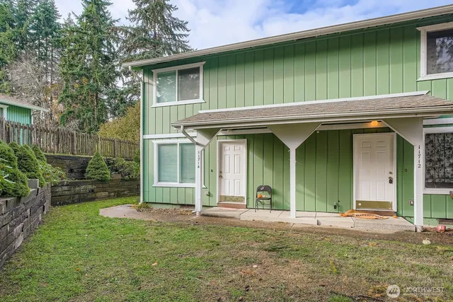 a view of a house with a yard