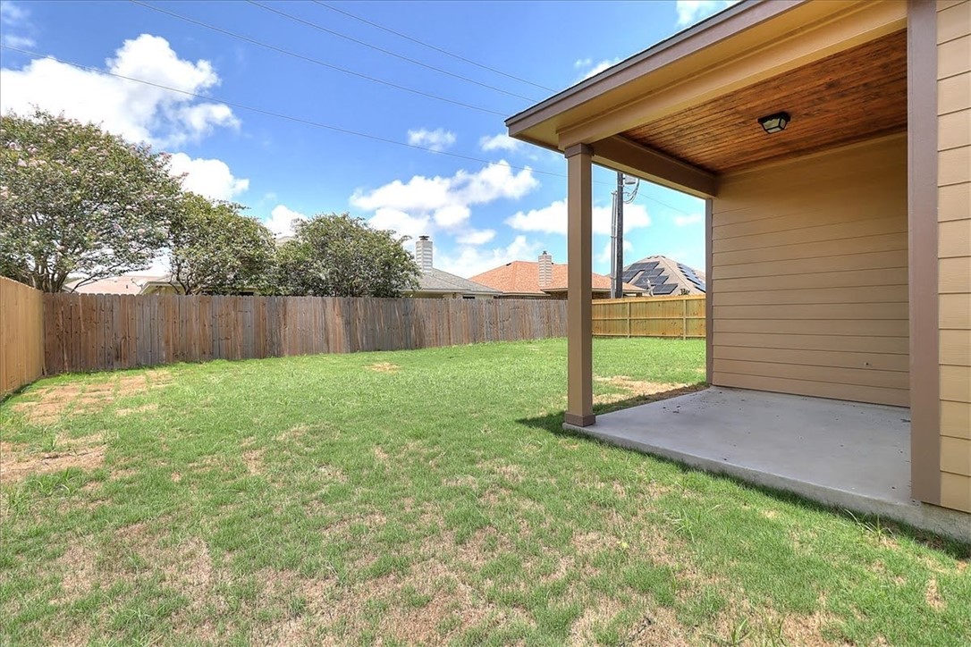 3153 Seawolf Corpus Christi, TX 78414 - Photo 37 of 40 a view of a backyard with a garden