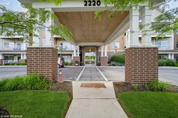 $599,000 | 2220 Founders Drive, Unit 316, Northbrook, IL 60062