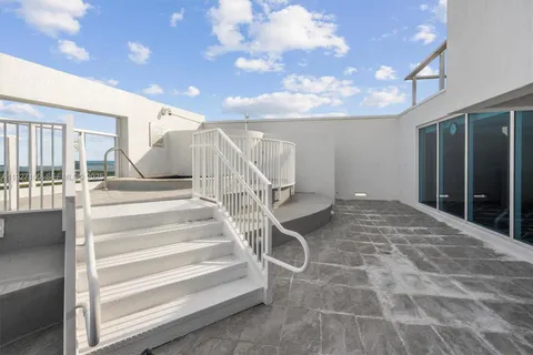 $525,000 | 1401 Southwest 22nd Street, Unit 1001, Miami, FL 33145