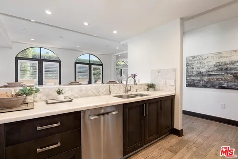 $1,395,000 | 10523 Ashton Avenue, Unit 101, Los Angeles, CA 90024