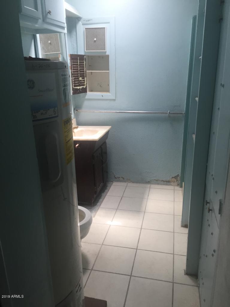 201 East 16th Street Douglas, AZ 85607 - Photo 16 of 34 201 16th 2nd bathroom blue