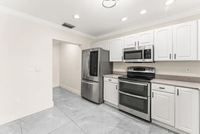 $3,600 | 110 West Rubber Tree Drive, Unit MAIN HOUSE, Lake Worth, FL 33467