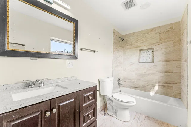 $3,600 | 110 West Rubber Tree Drive, Unit MAIN HOUSE, Lake Worth, FL 33467