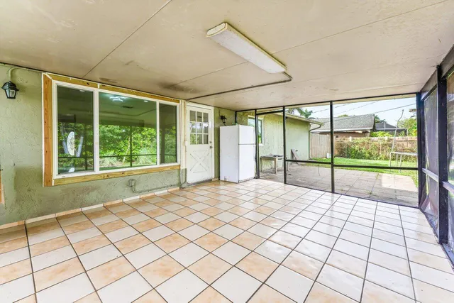 $3,600 | 110 West Rubber Tree Drive, Unit MAIN HOUSE, Lake Worth, FL 33467