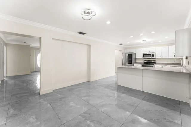 $3,600 | 110 West Rubber Tree Drive, Unit MAIN HOUSE, Lake Worth, FL 33467