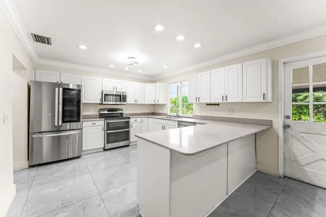 $3,600 | 110 West Rubber Tree Drive, Unit MAIN HOUSE, Lake Worth, FL 33467