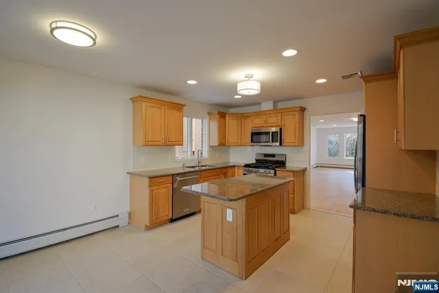 $4,900 | 343 East Harriet Avenue, Unit 2, Palisades Park, NJ 07650