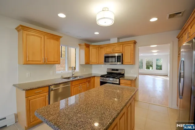 $4,900 | 343 East Harriet Avenue, Unit 2, Palisades Park, NJ 07650