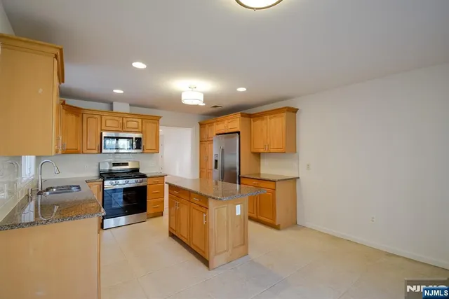 $4,900 | 343 East Harriet Avenue, Unit 2, Palisades Park, NJ 07650