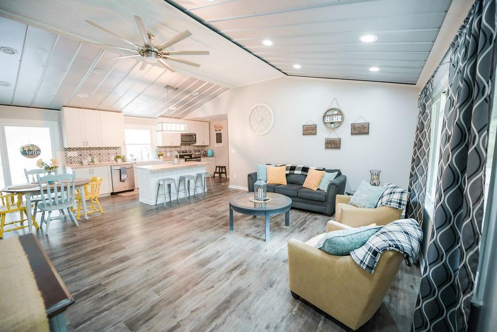 652 Bucklew Road Spencer, IN 47460 - Photo 2 of 36
