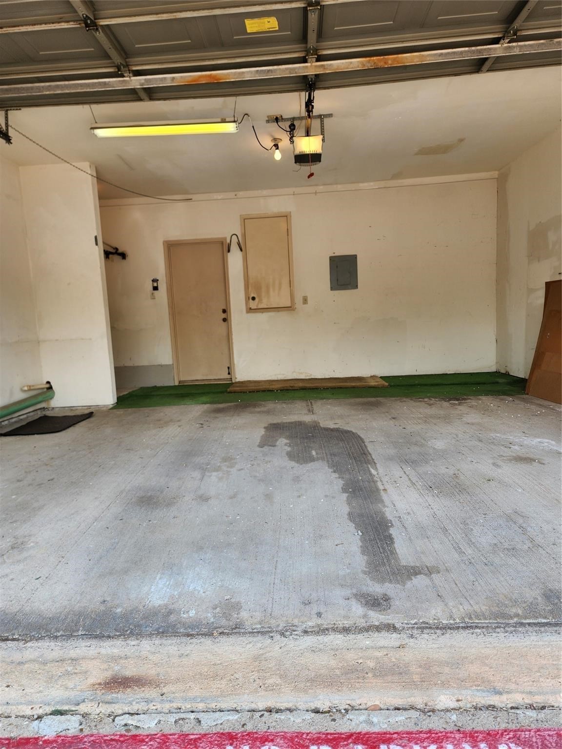 7399 Regency Square Court, Unit 7399 Houston, TX 77036 - Photo 21 of 27 a view of a garage