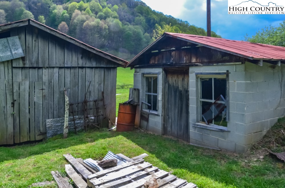 1916 Big Windfall Road Lansing, NC 28643 - Photo 3 of 15