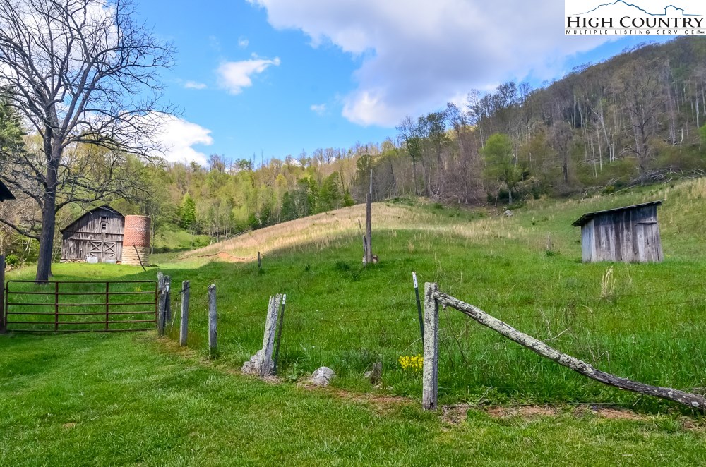 1916 Big Windfall Road Lansing, NC 28643 - Photo 5 of 15