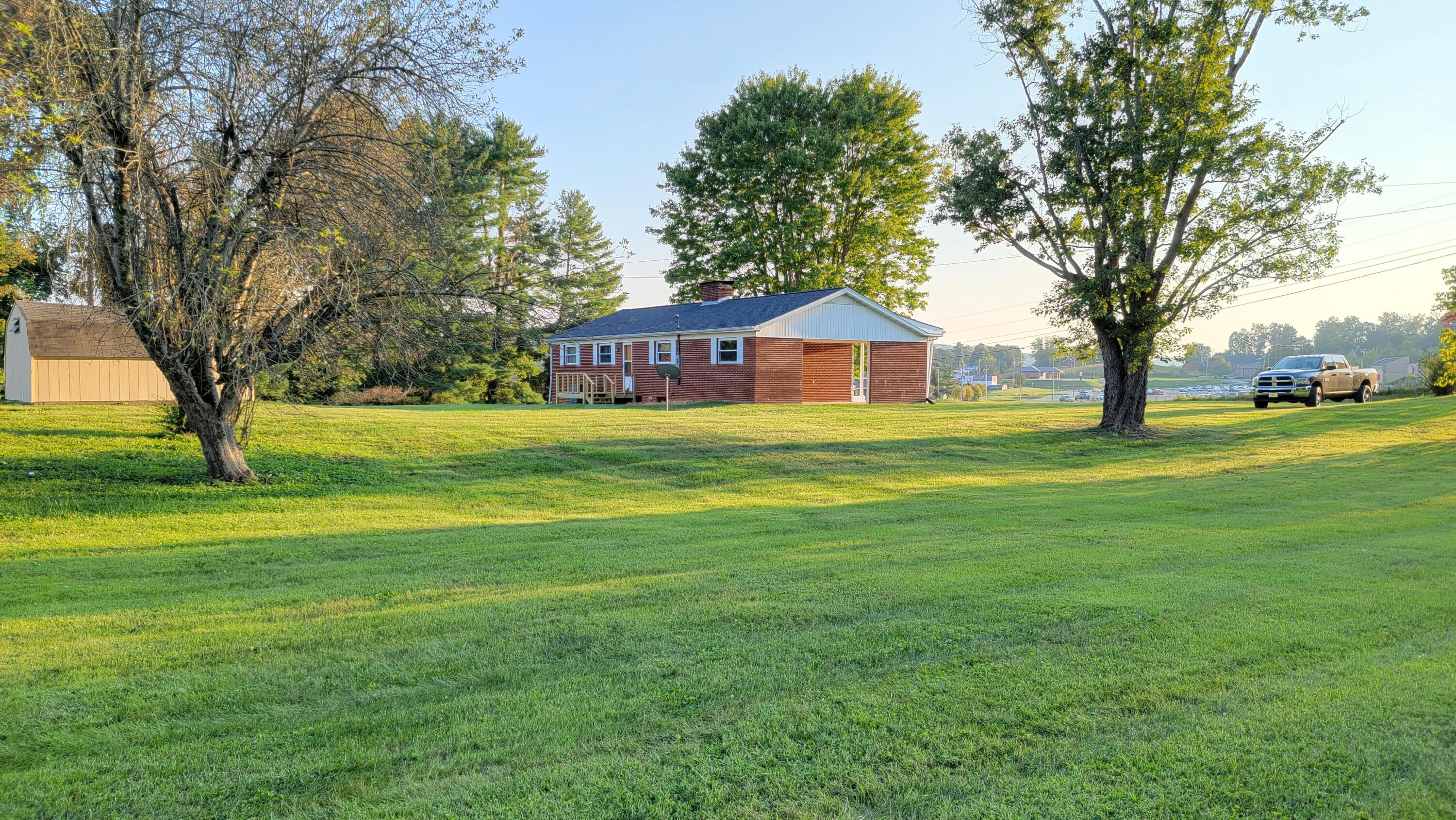 610 Russell Road New Tazewell, TN 37825 - Photo 1 of 38 20210914_184957