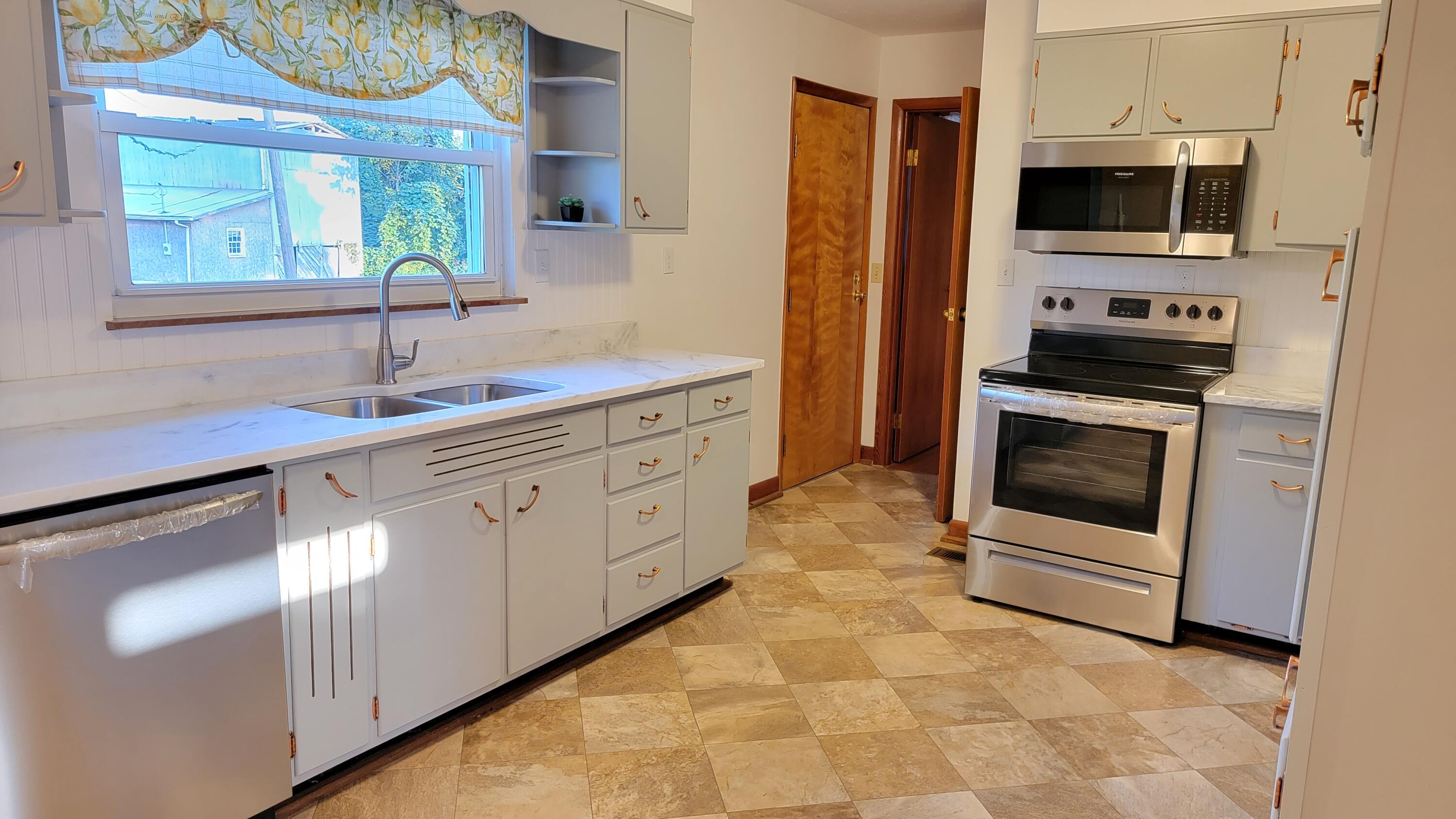 610 Russell Road New Tazewell, TN 37825 - Photo 19 of 38 20210914_185241