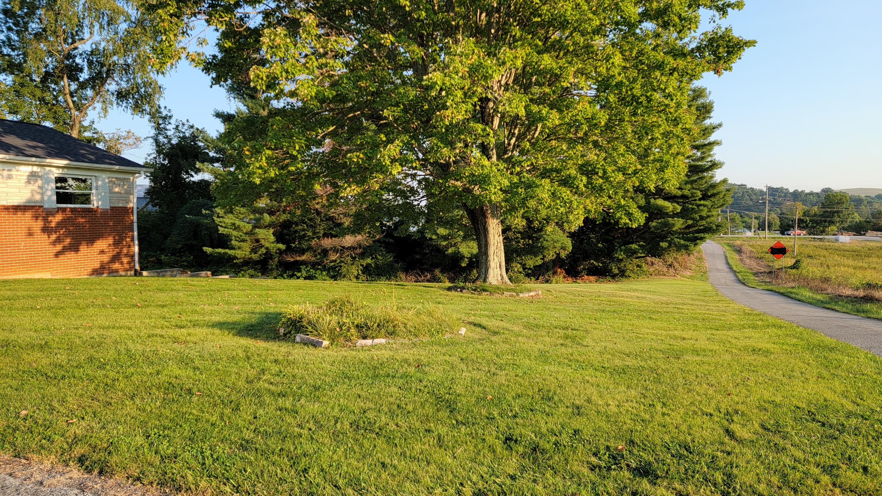 610 Russell Road New Tazewell, TN 37825 - Photo 3 of 38 20210914_184618