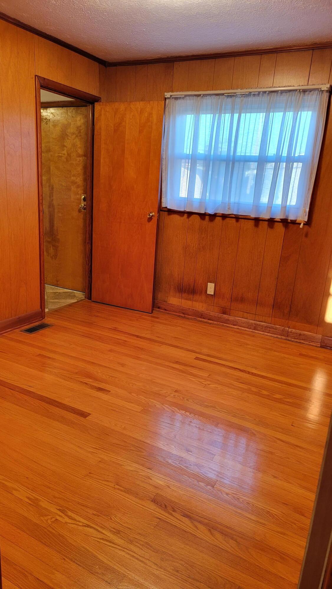610 Russell Road New Tazewell, TN 37825 - Photo 22 of 38 20210914_185335
