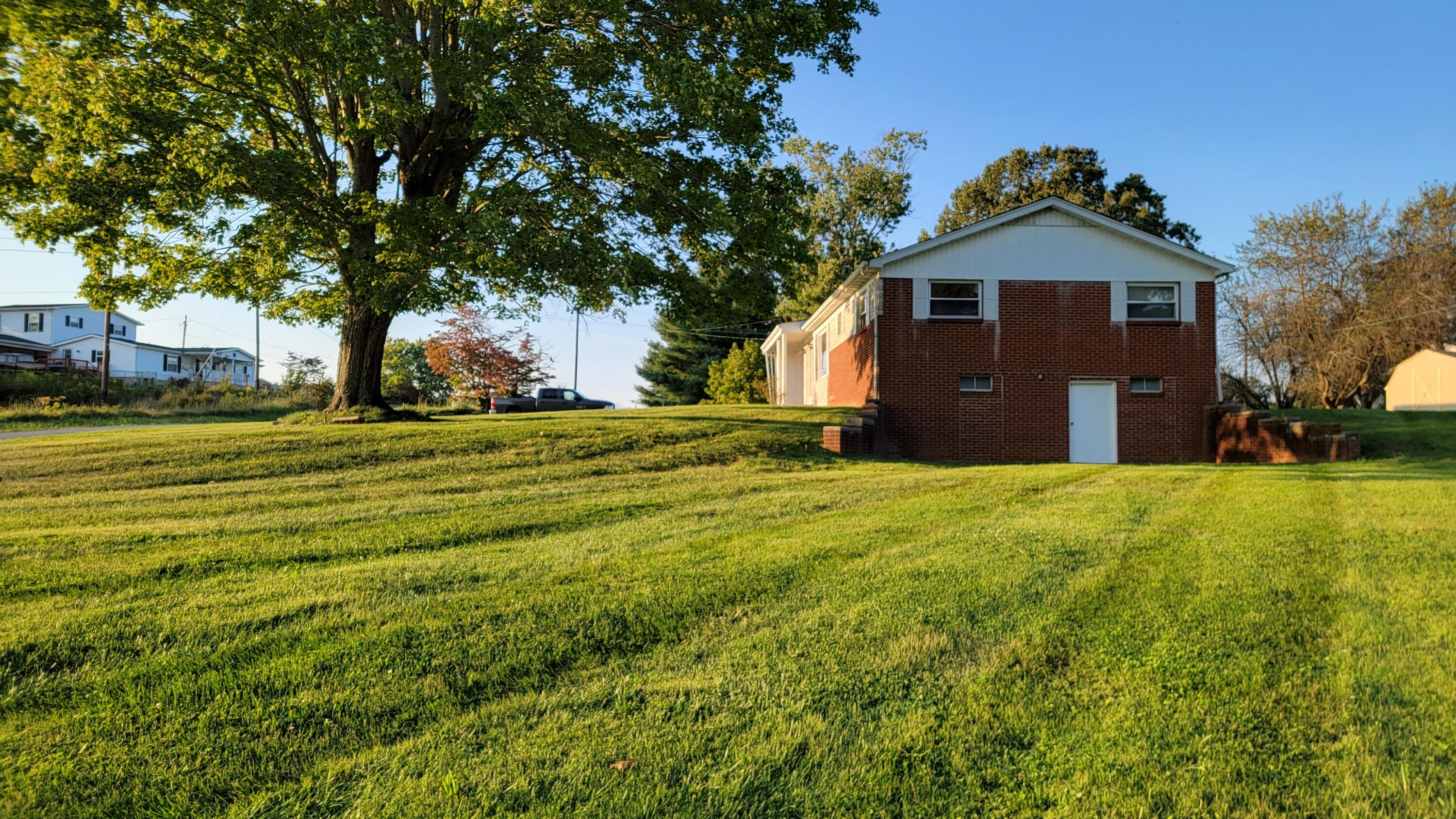 610 Russell Road New Tazewell, TN 37825 - Photo 5 of 38 20210914_184720
