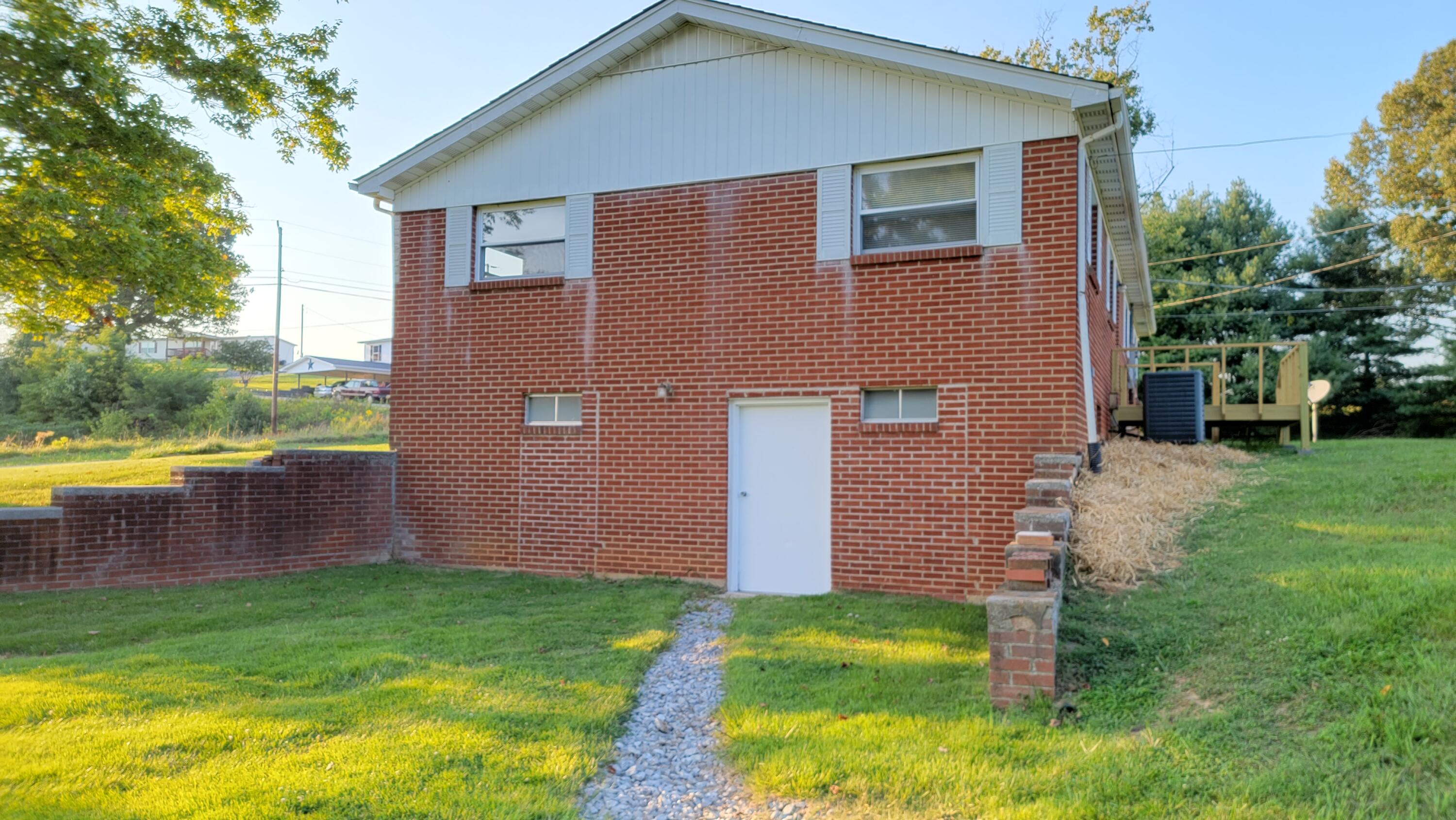610 Russell Road New Tazewell, TN 37825 - Photo 6 of 38 20210914_184745