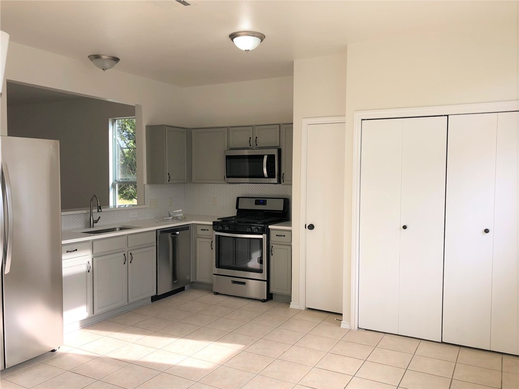 165 Michaelis Road, Unit B Kyle, TX 78640 - Photo 12 of 26