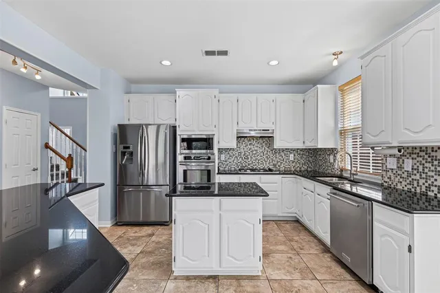 $2,800 | 7713 La Guardia Drive, Plano, TX 75025