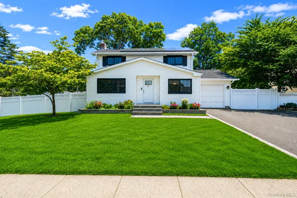 $629,000 | 27 Galaxie Lane, Selden, NY 11784