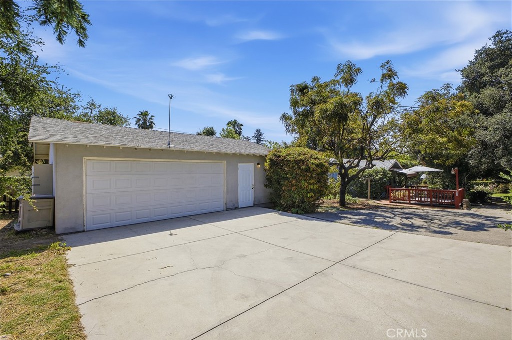 547 East Woodbury Road Altadena, CA 91001 - Photo 17 of 27