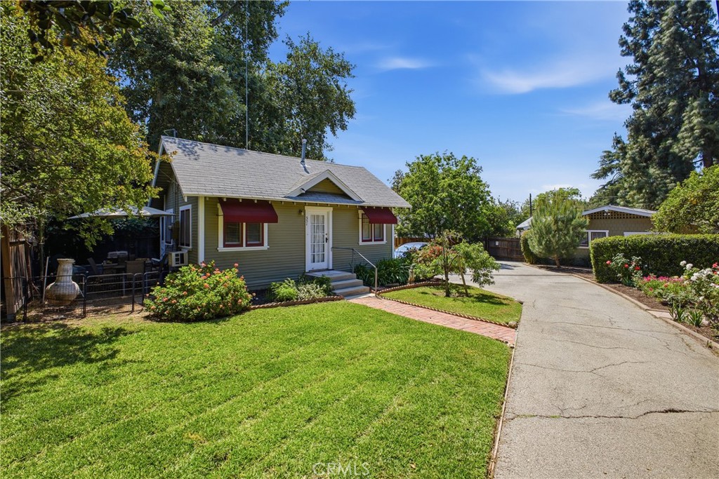 547 East Woodbury Road Altadena, CA 91001 - Photo 9 of 27