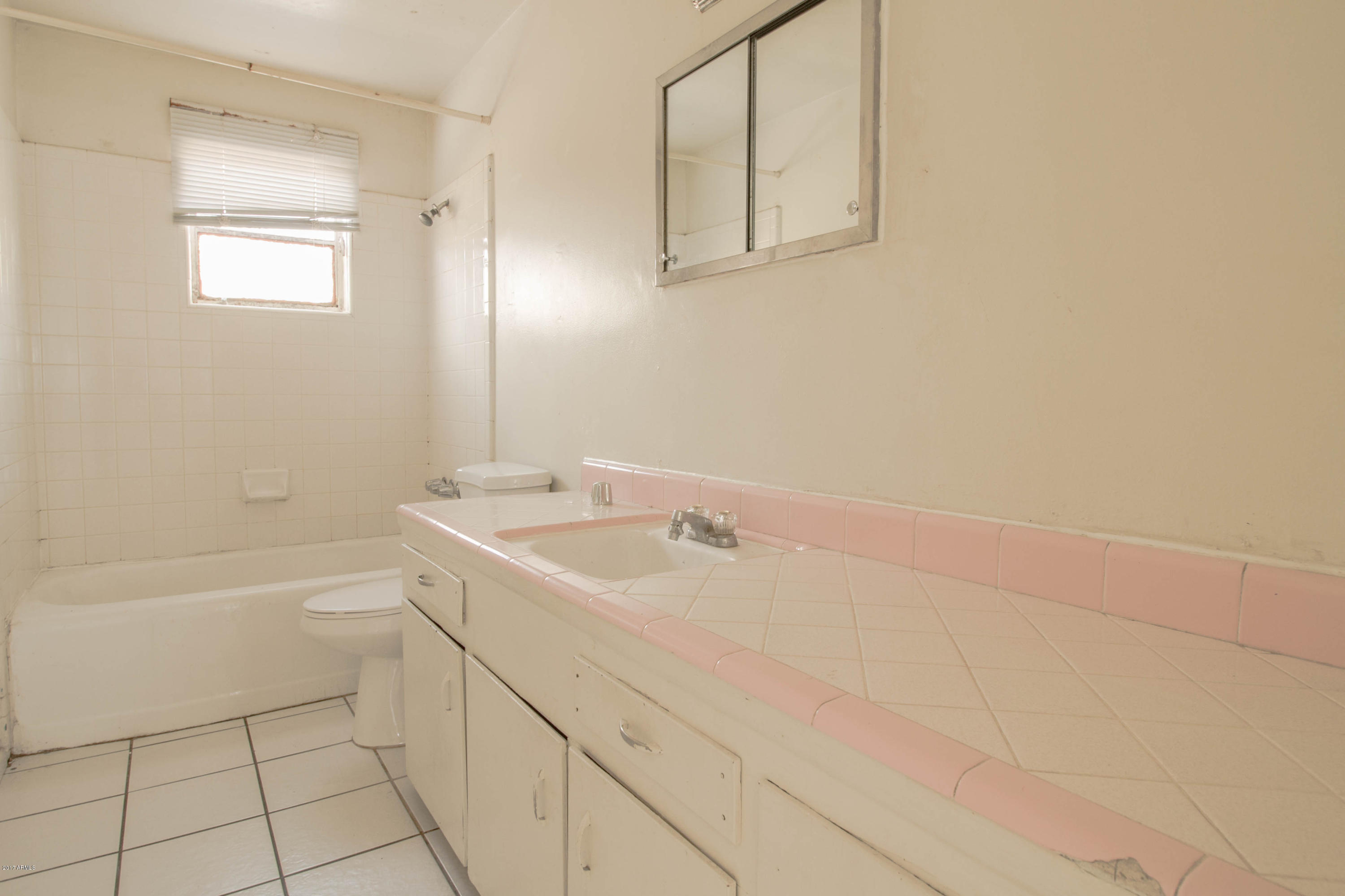 2732 West Lawrence Road Phoenix, AZ 85017 - Photo 12 of 21 IMG_4861