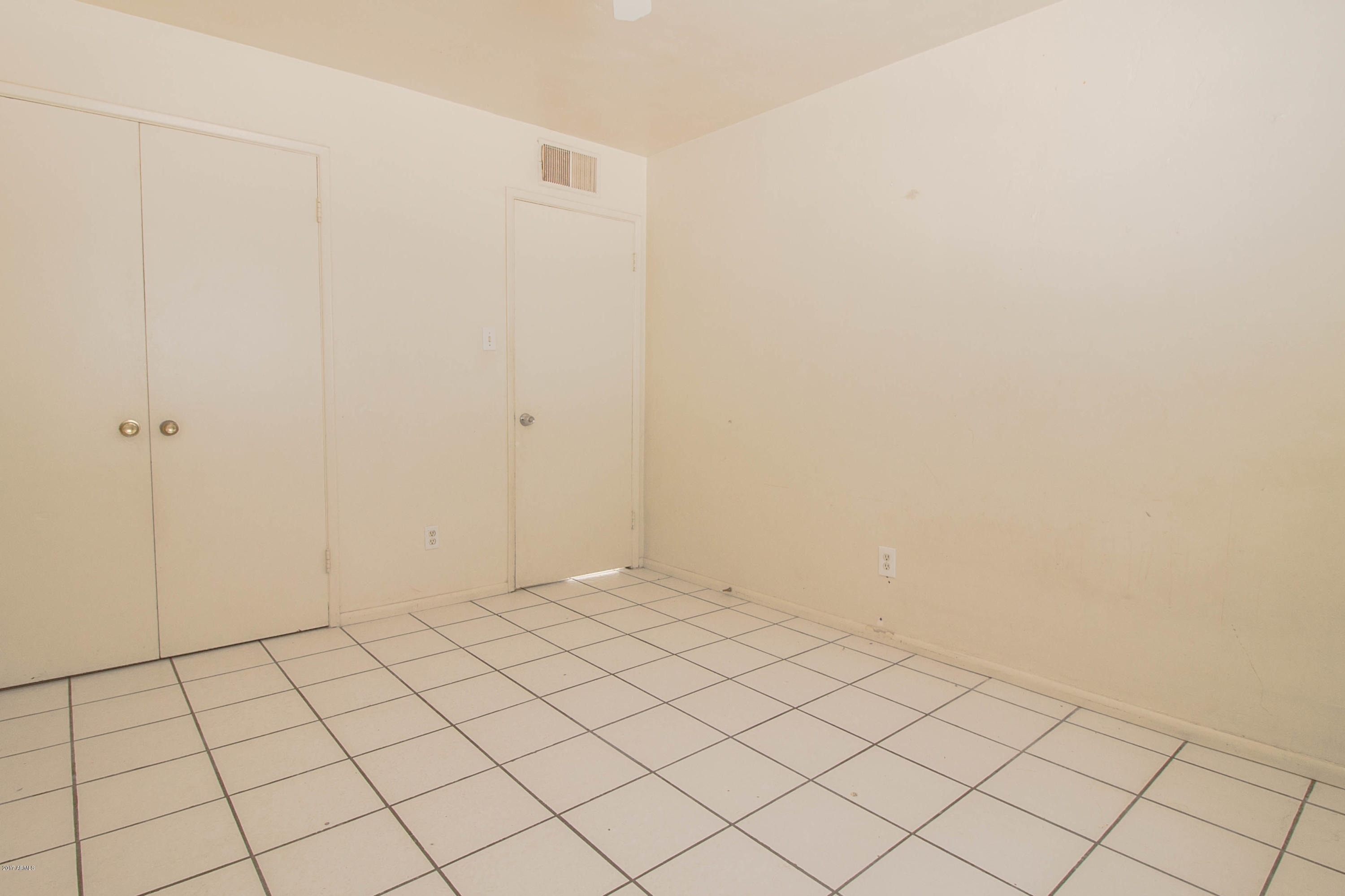 2732 West Lawrence Road Phoenix, AZ 85017 - Photo 14 of 21 IMG_4868