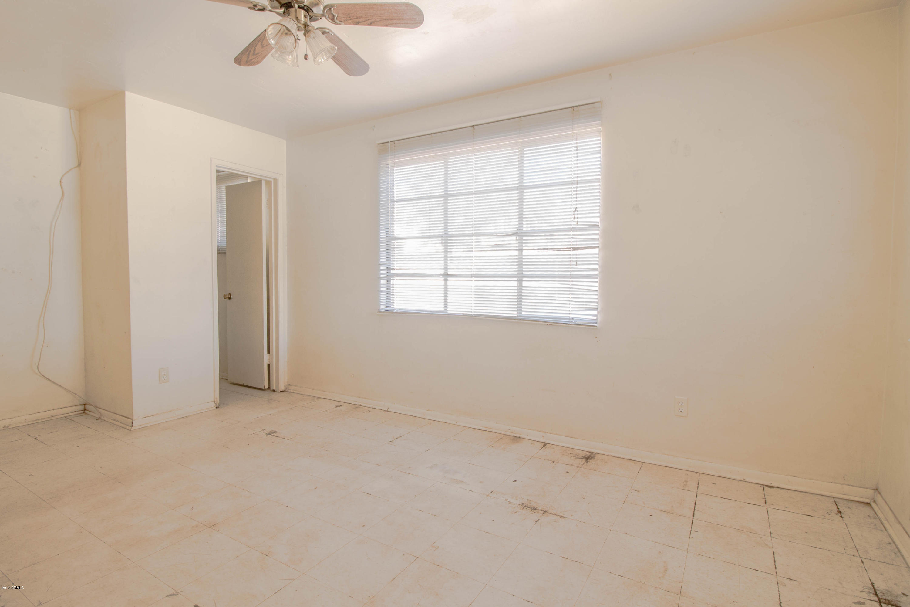 2732 West Lawrence Road Phoenix, AZ 85017 - Photo 15 of 21 IMG_4877