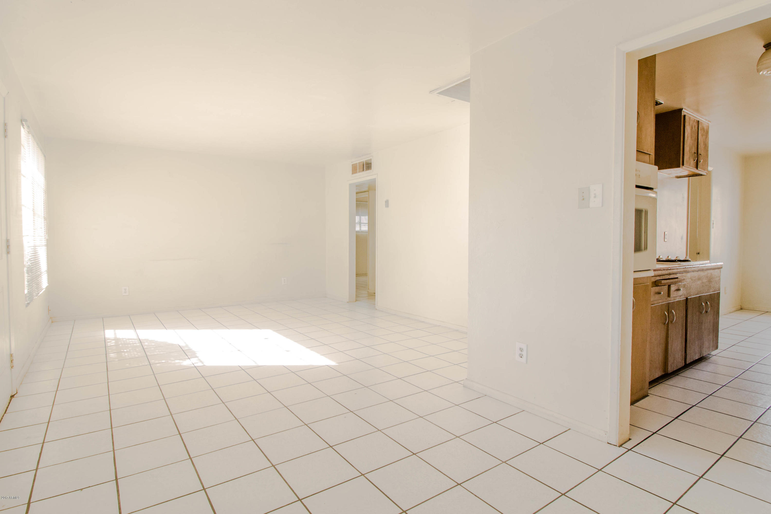 2732 West Lawrence Road Phoenix, AZ 85017 - Photo 4 of 21 IMG_4850