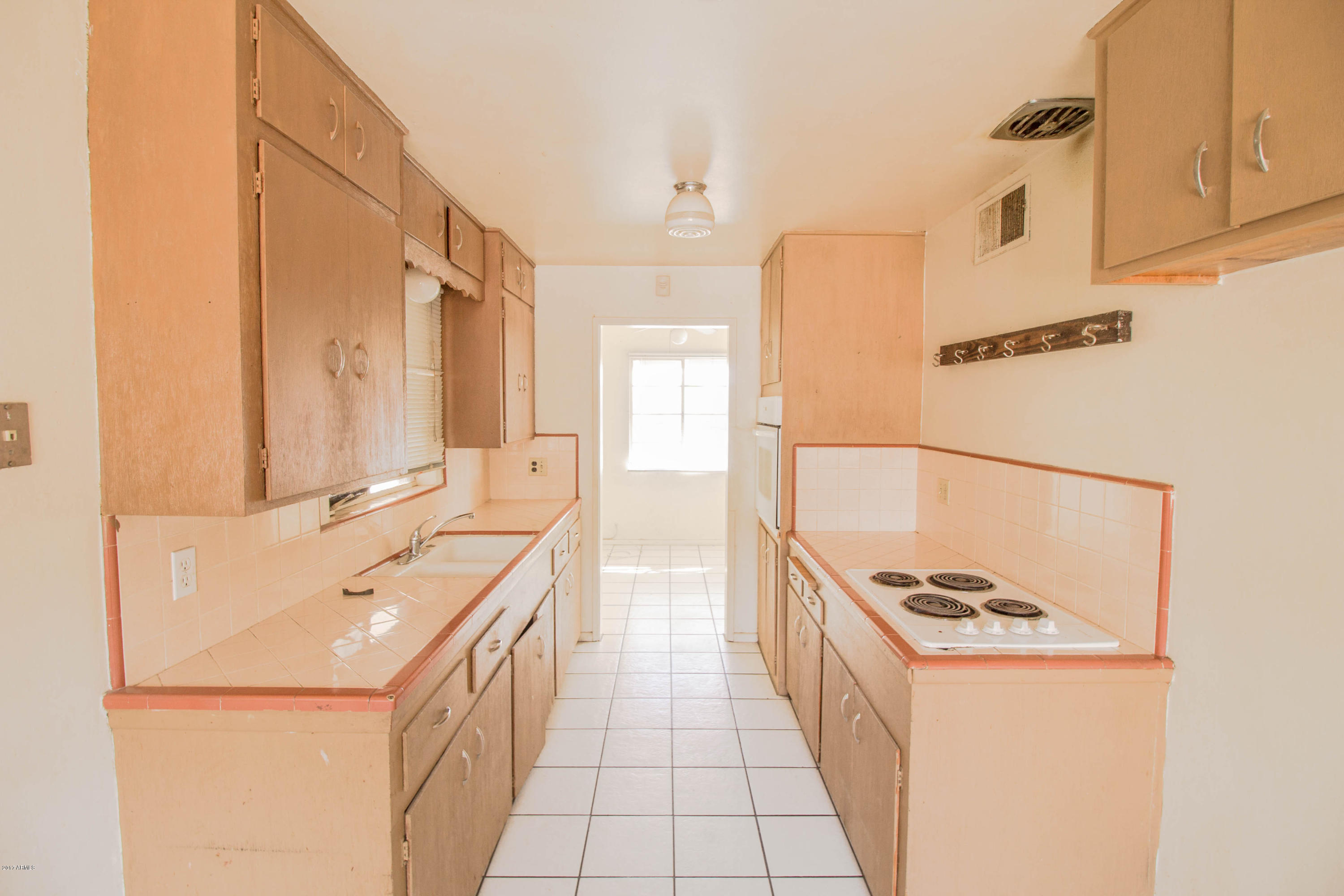 2732 West Lawrence Road Phoenix, AZ 85017 - Photo 5 of 21 IMG_4873